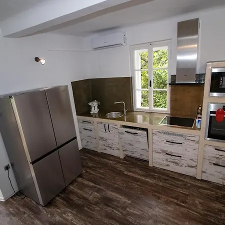 Iginia, Вилла Нерезине