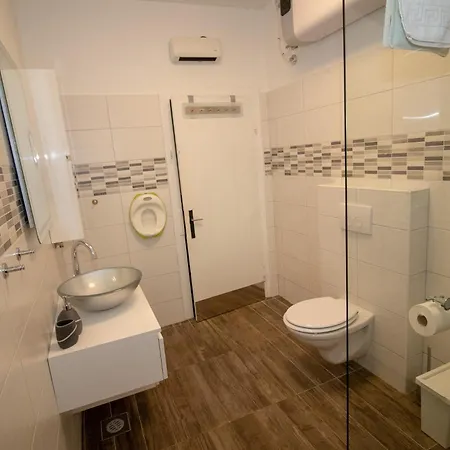 Iginia, Villa Nerezine