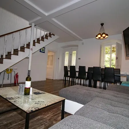 Iginia, Villa Nerezine