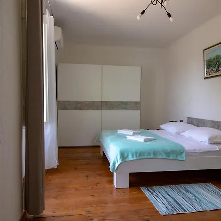 Villa Iginia, Nerezine