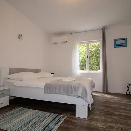 Iginia, Villa *