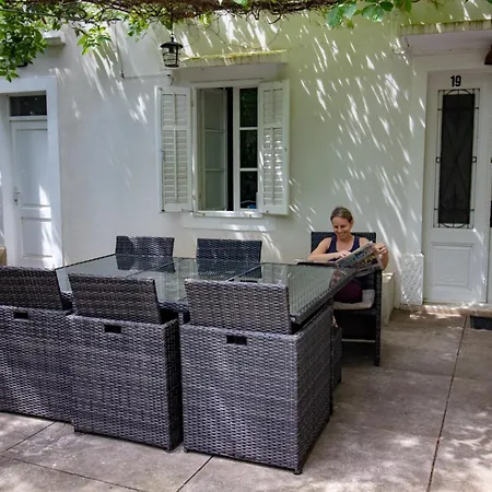 Villa Iginia, Nerezine