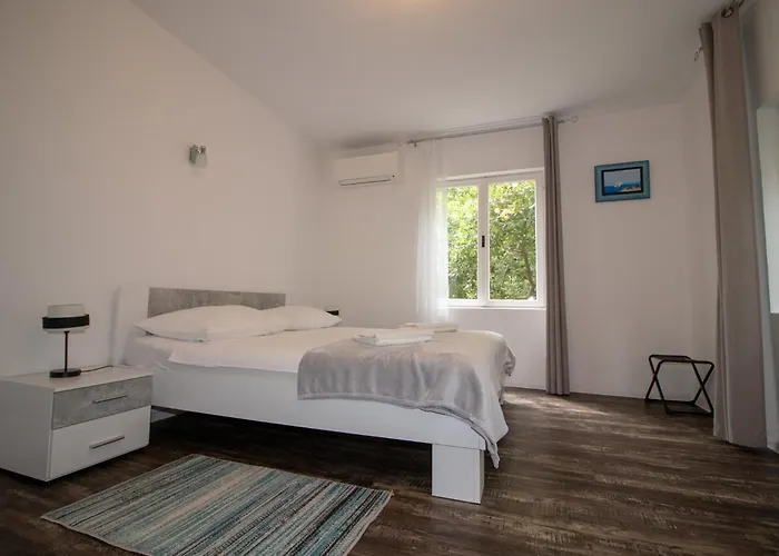 Iginia, Villa *