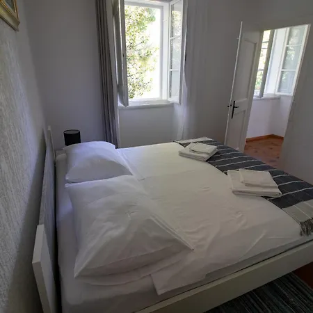 Villa Iginia, Nerezine