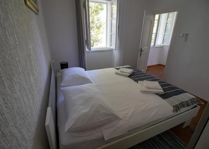 Villa Iginia, Nerezine